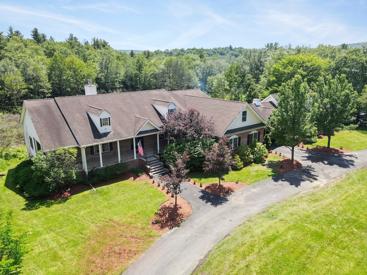 Blakeslee Ranch: Luxury Retreat.