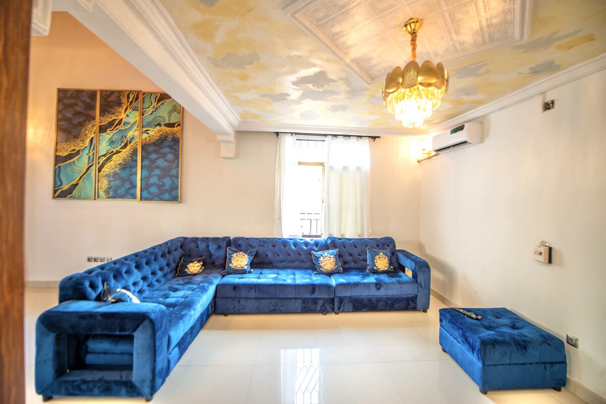 Opulent Oasis: Luxurious 4 Bedroom Apartment
