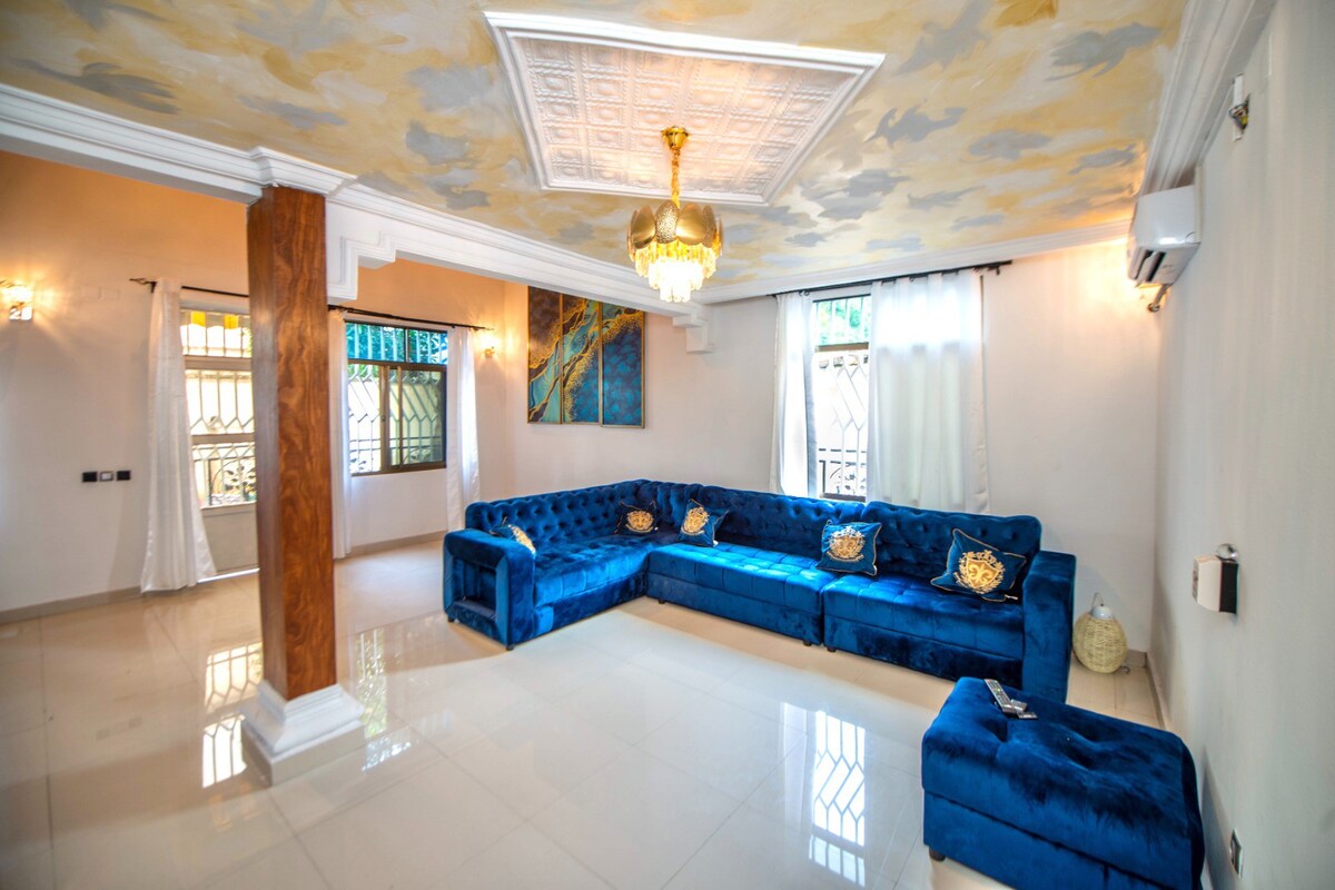 Opulent Oasis: Luxurious 4 Bedroom Apartment