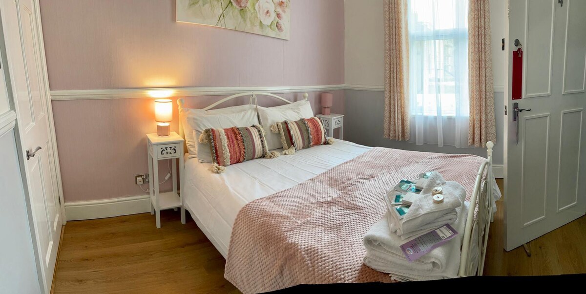 LilyRose Hotel Whitby- Deluxe Double (Room 4)