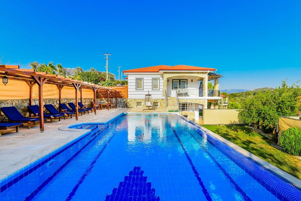 Seydikemer 4+1 Özel Havuzlu 9 Kişilik Tatil Villa