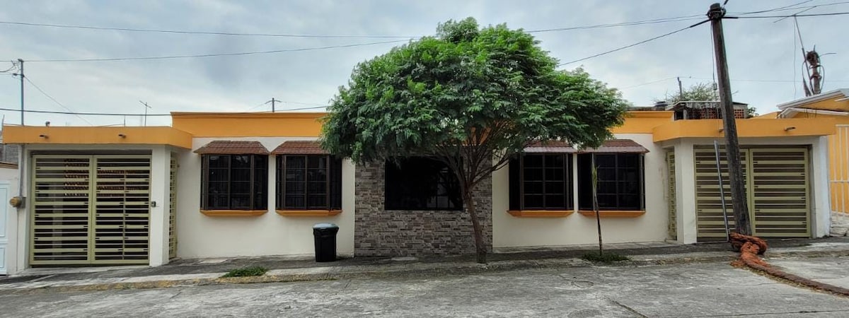 ¡Espaciosa Casa con Atardeceres Asombrosos!