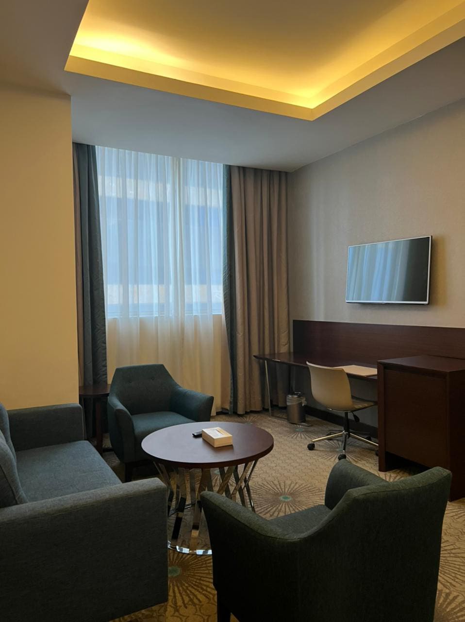 Holiday Inn (2 bedroom Suite)