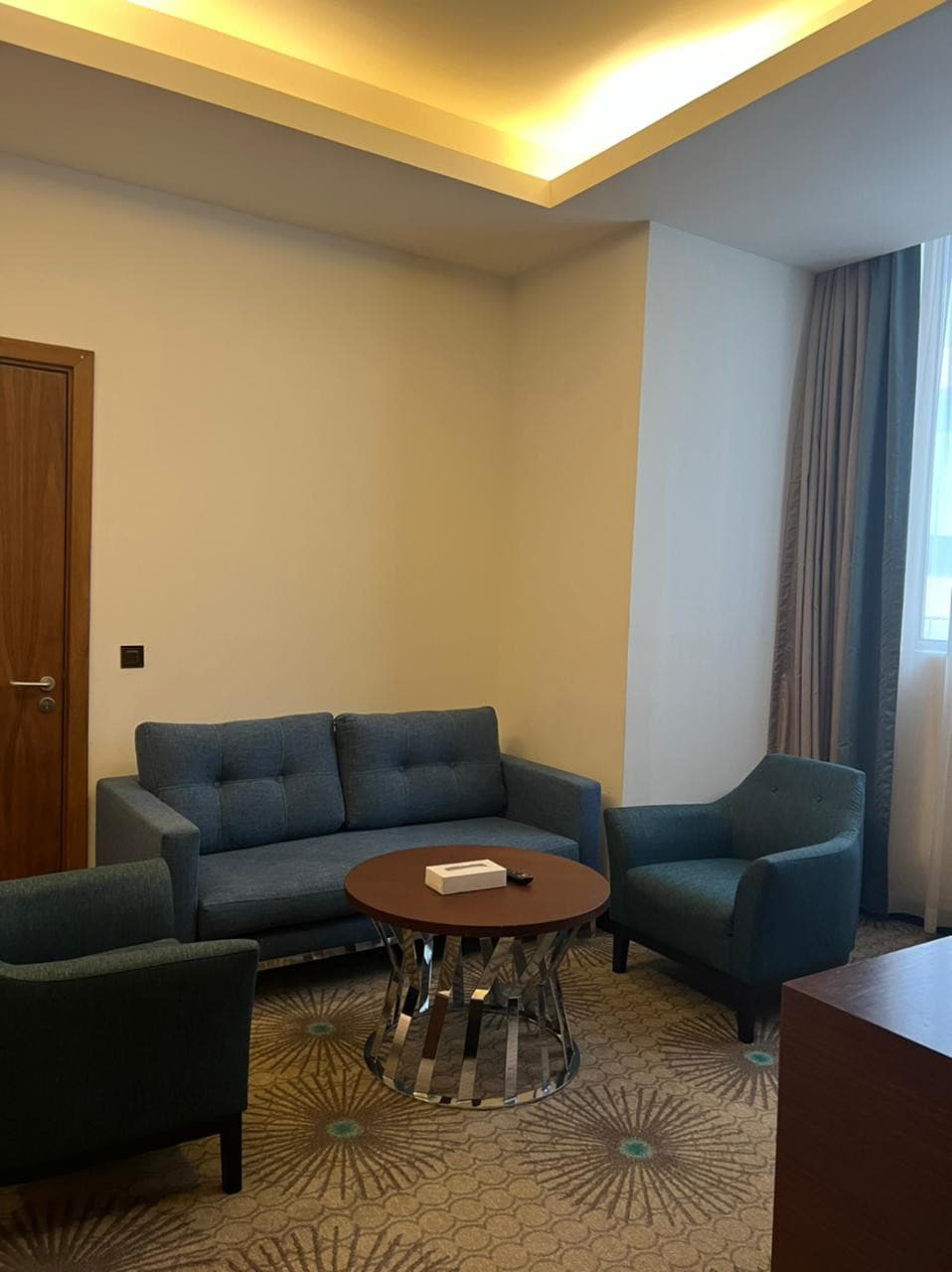 Holiday Inn (2 bedroom Suite)