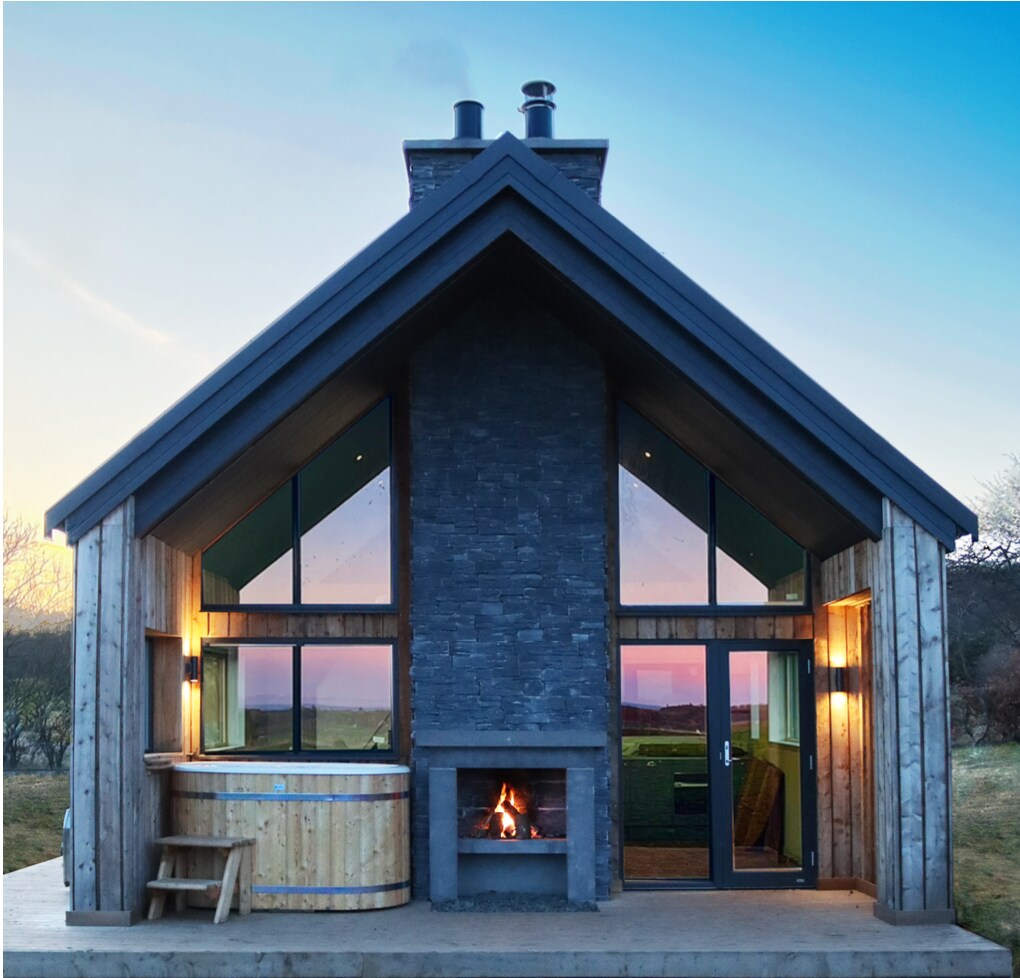 Coastal Eco-Lodge with outdoor hot tub