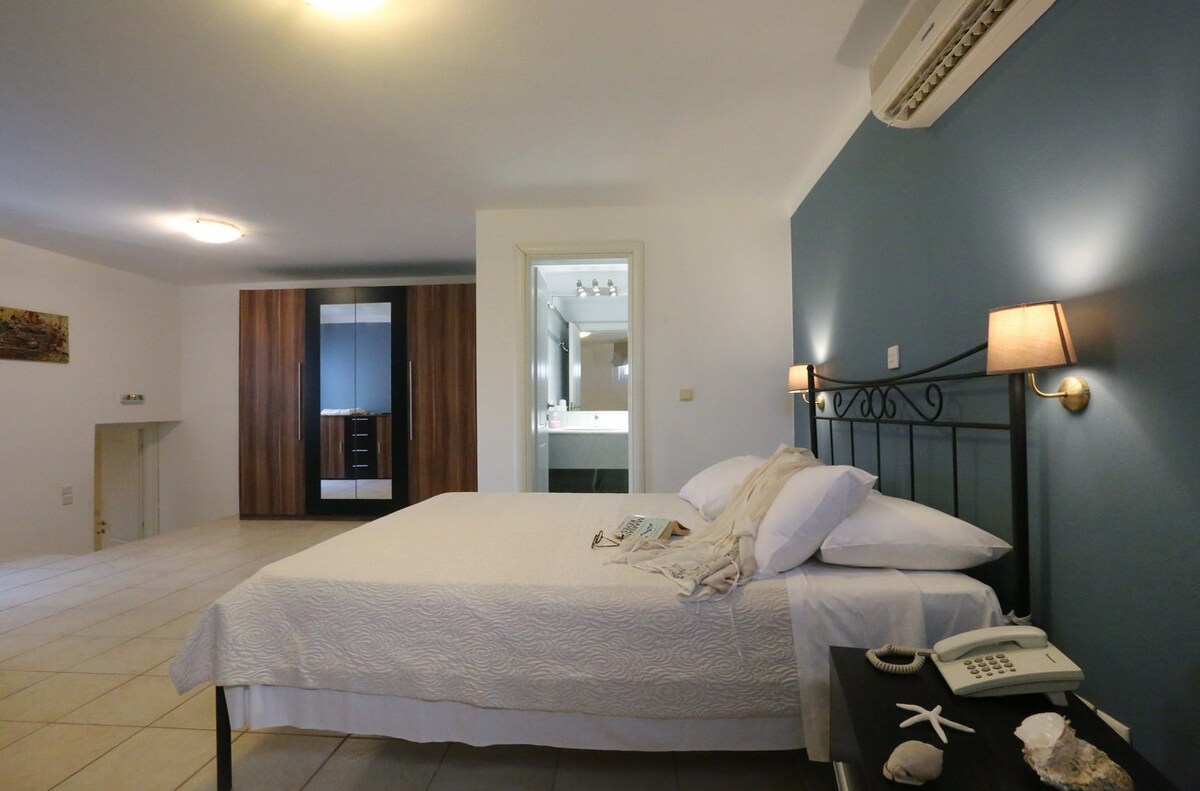 Deluxe residence Syros with pool