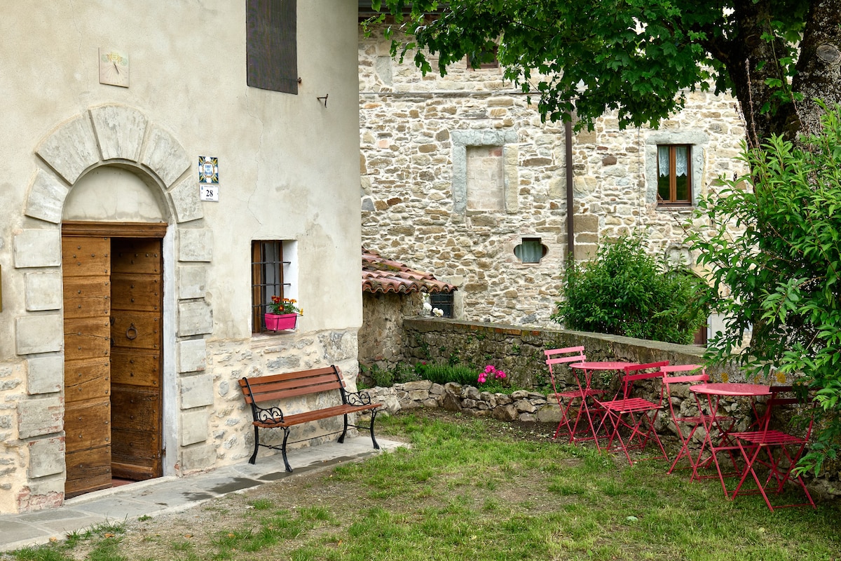 Luminoso appartamento in un antico borgo montano