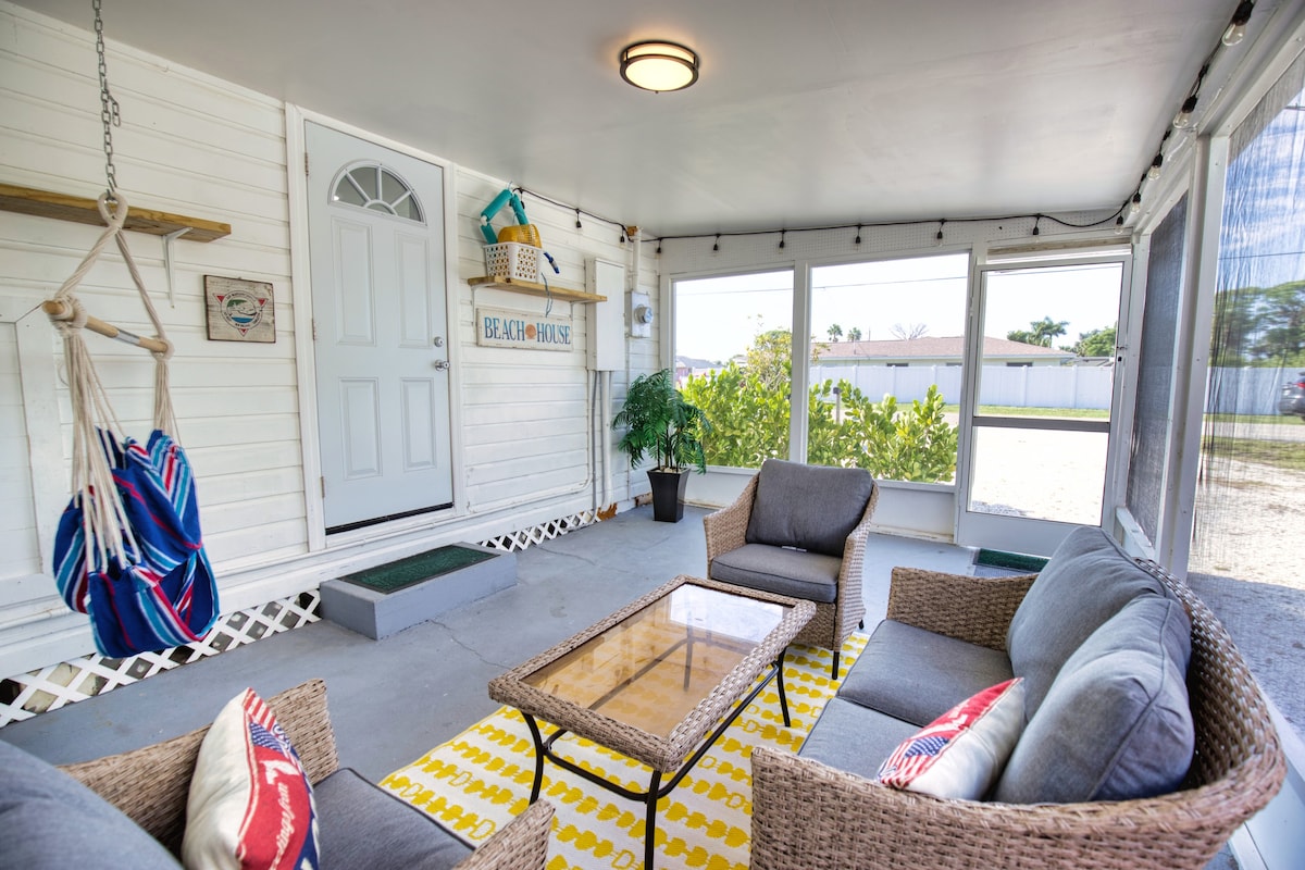 Dearborn Beach Bungalow -Close to it all!