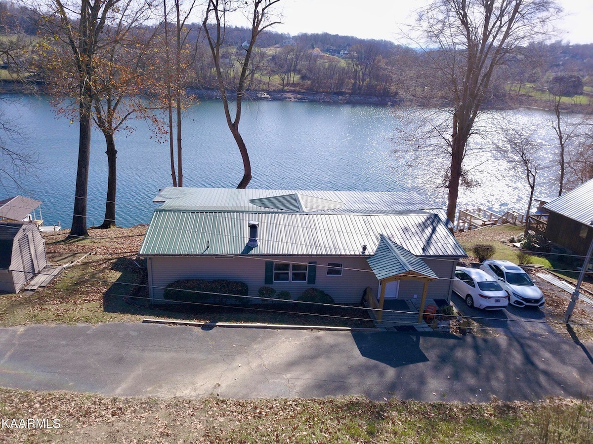 Boone Dockers- 3bed/2bath lake house. Views!