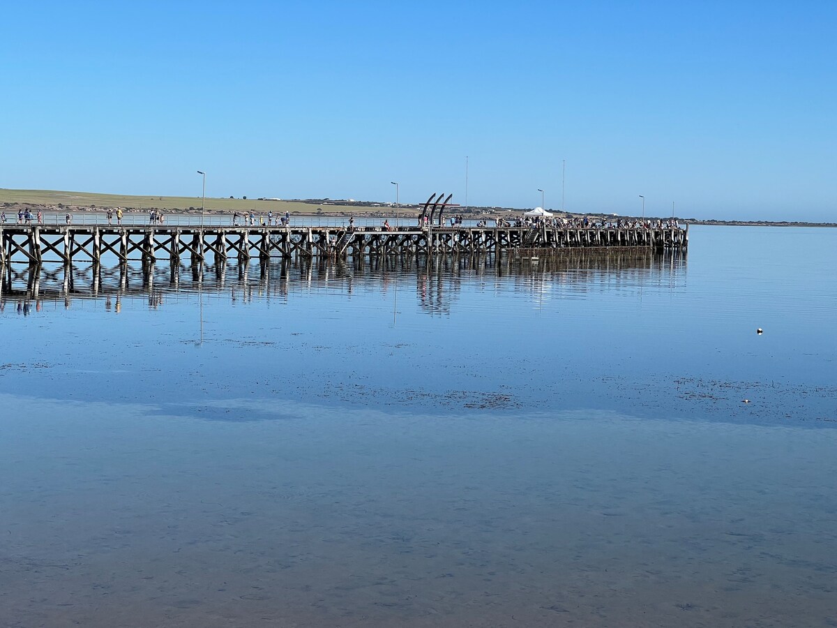 Beachside & Jetty View 1  (Admiral Apt)