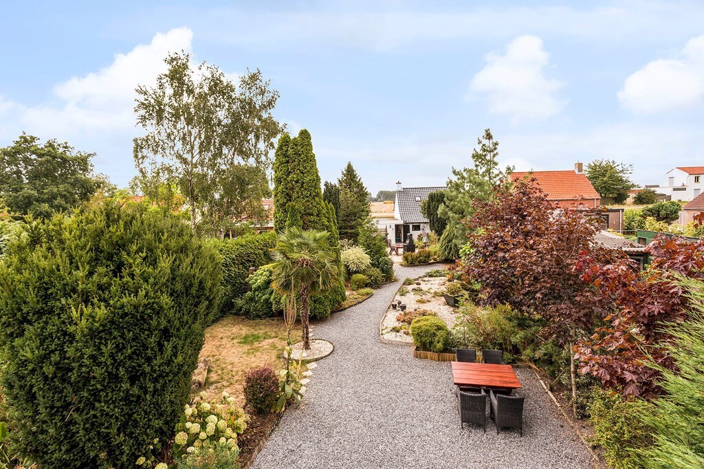 Vrijstaande woning, grote tuin.