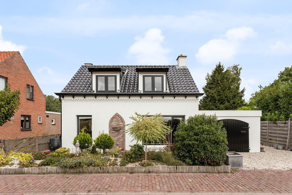 Vrijstaande woning, grote tuin.