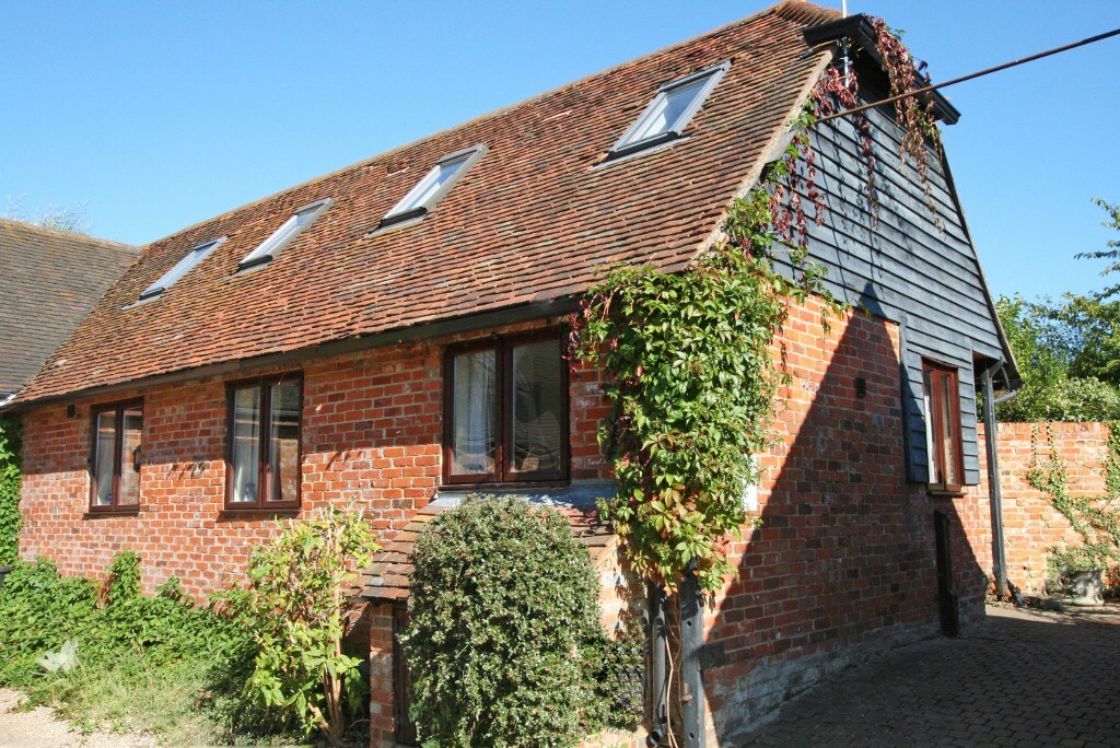 Well-connected country cottage