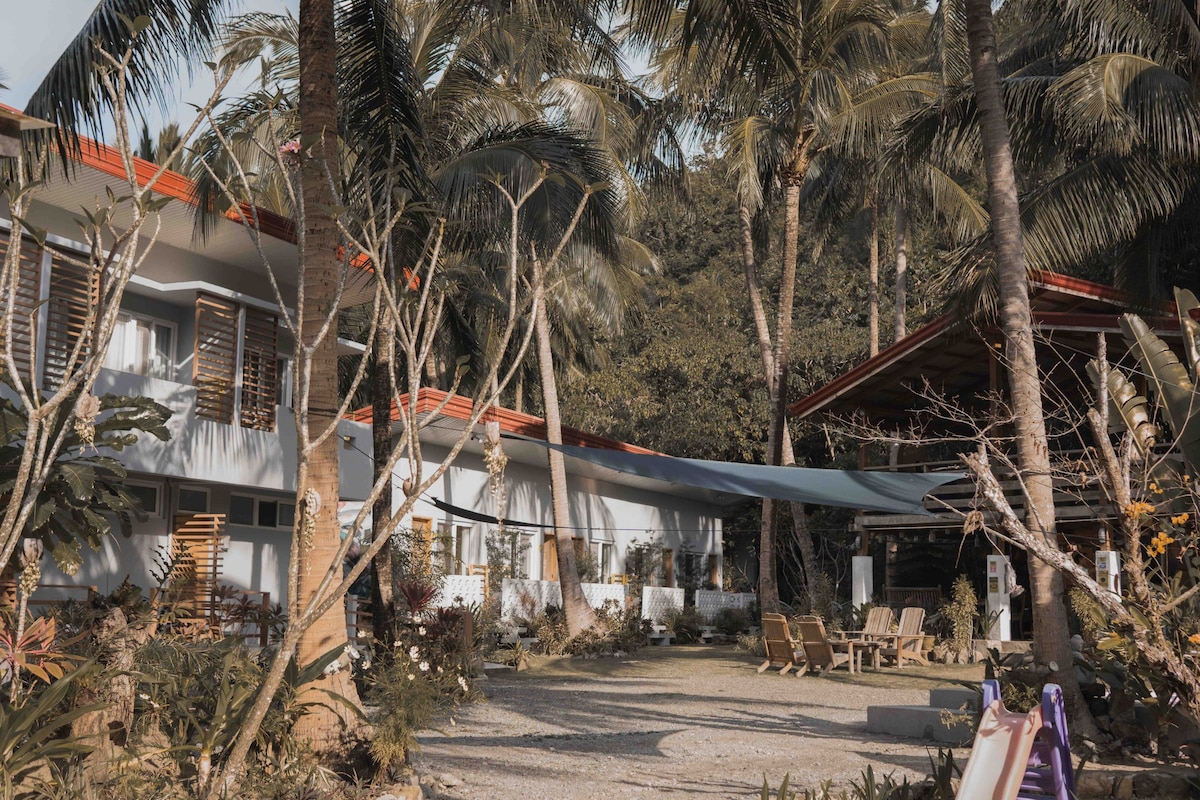 Deluxe Family Loft by Kahanamoku Bed & Breakfast