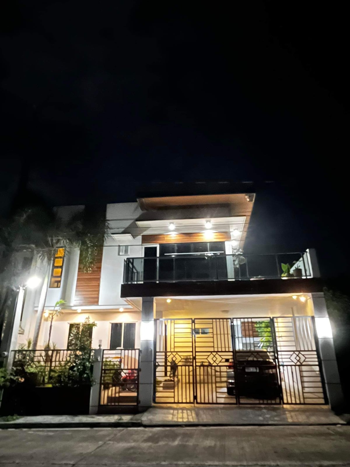 3BR Vacation house in Lucena Province