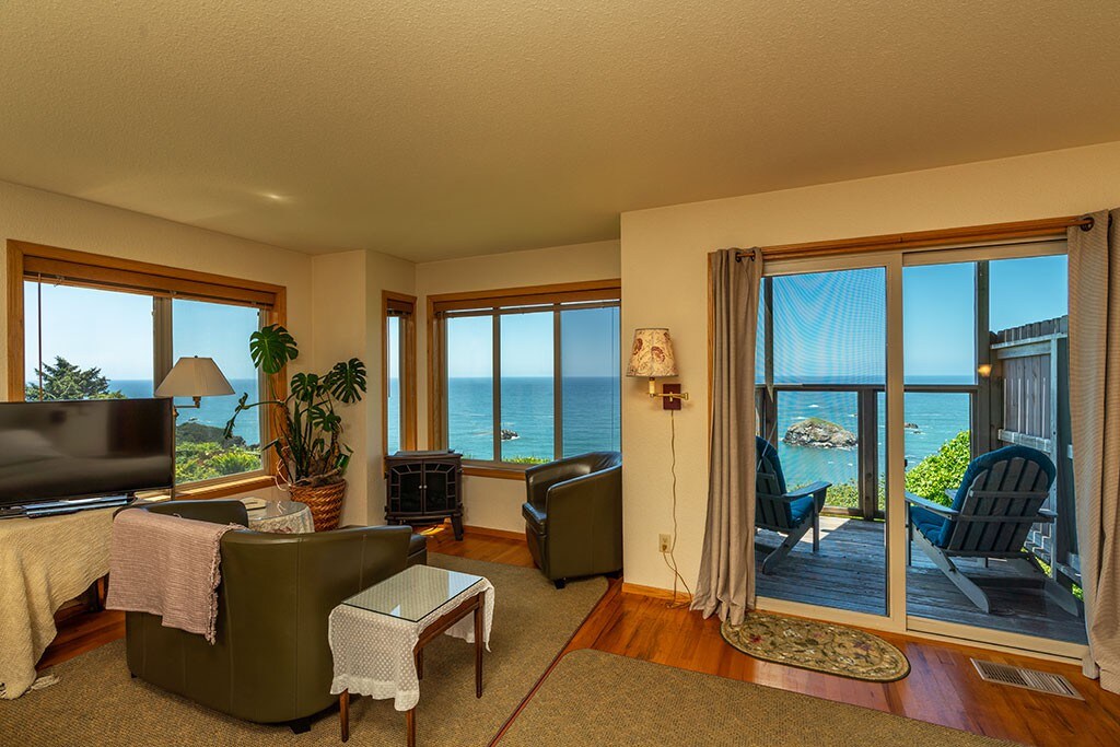 The Whalewatch Suite at The Turtle Rocks Inn