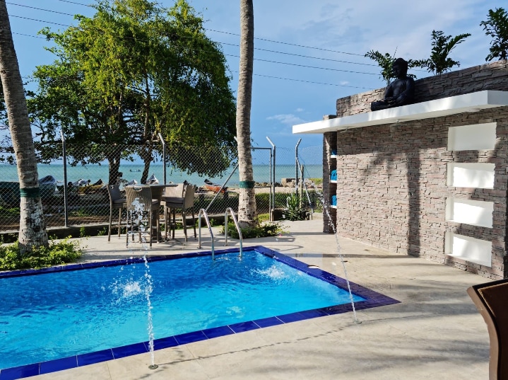 Lujosa Cabaña con Piscina y Frente al Mar!