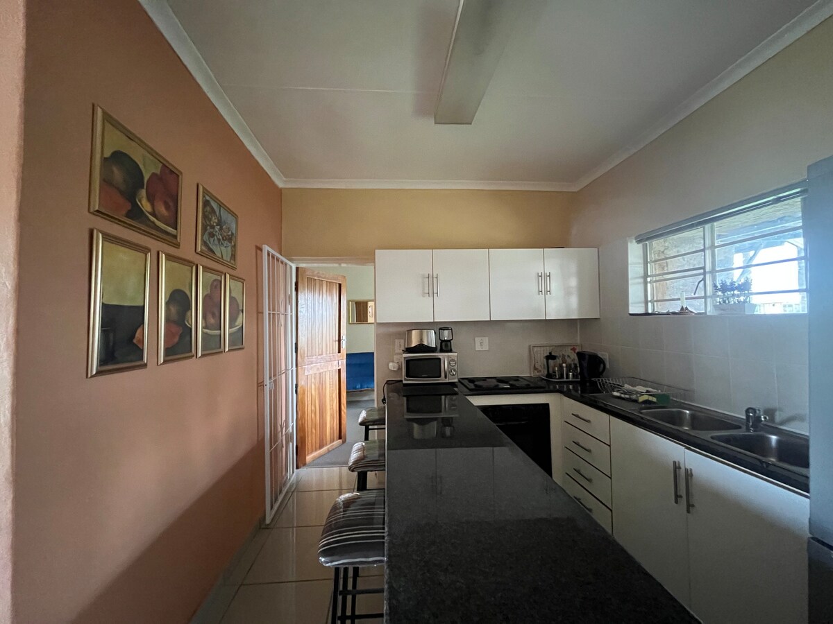 Luxurious African Farm Cottage stay in Vryburg