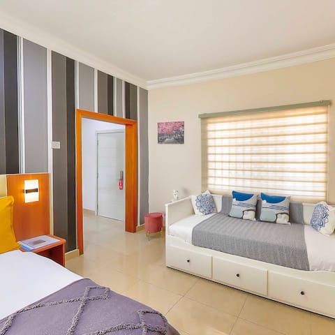 Deluxe Suite & Breakfast