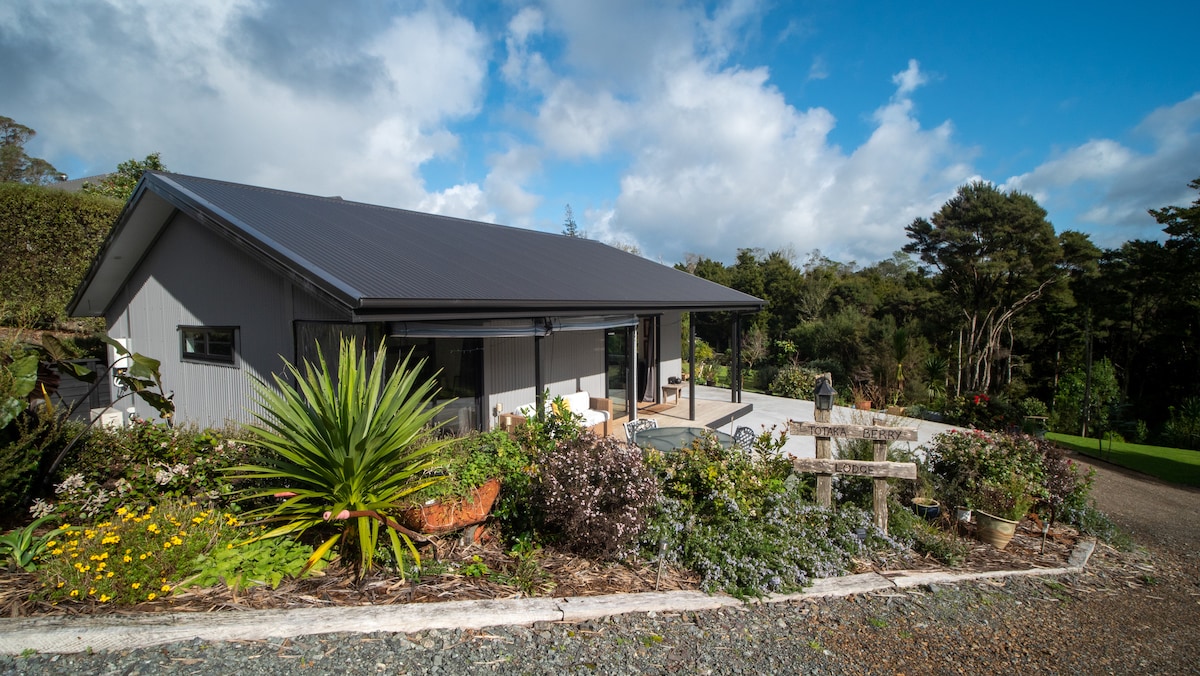 Peaceful Relaxing Close to town
Totara Berry Lodge