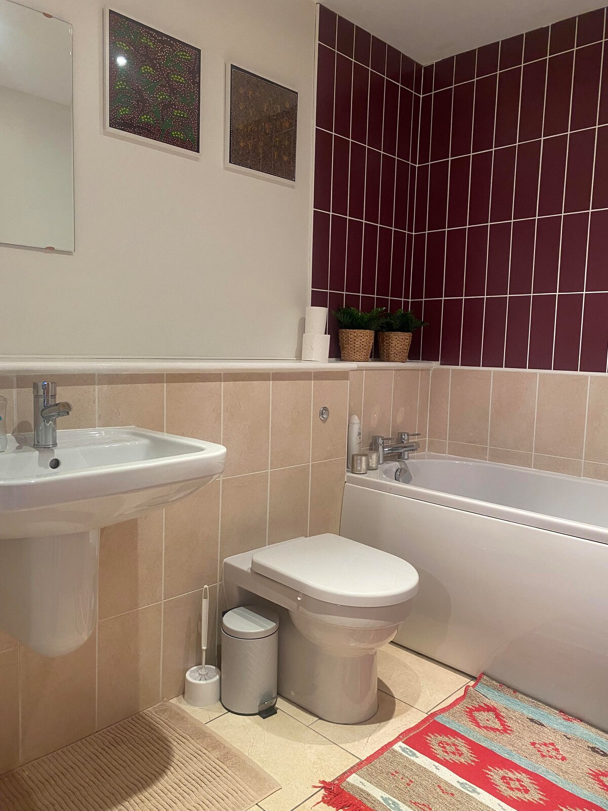 A friendly home in Glasgow with private bathroom