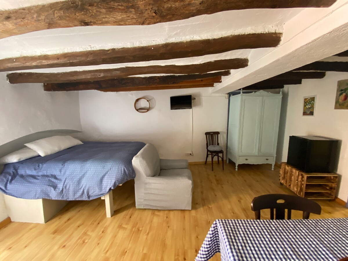 Cosy room in Altafullas Old Town