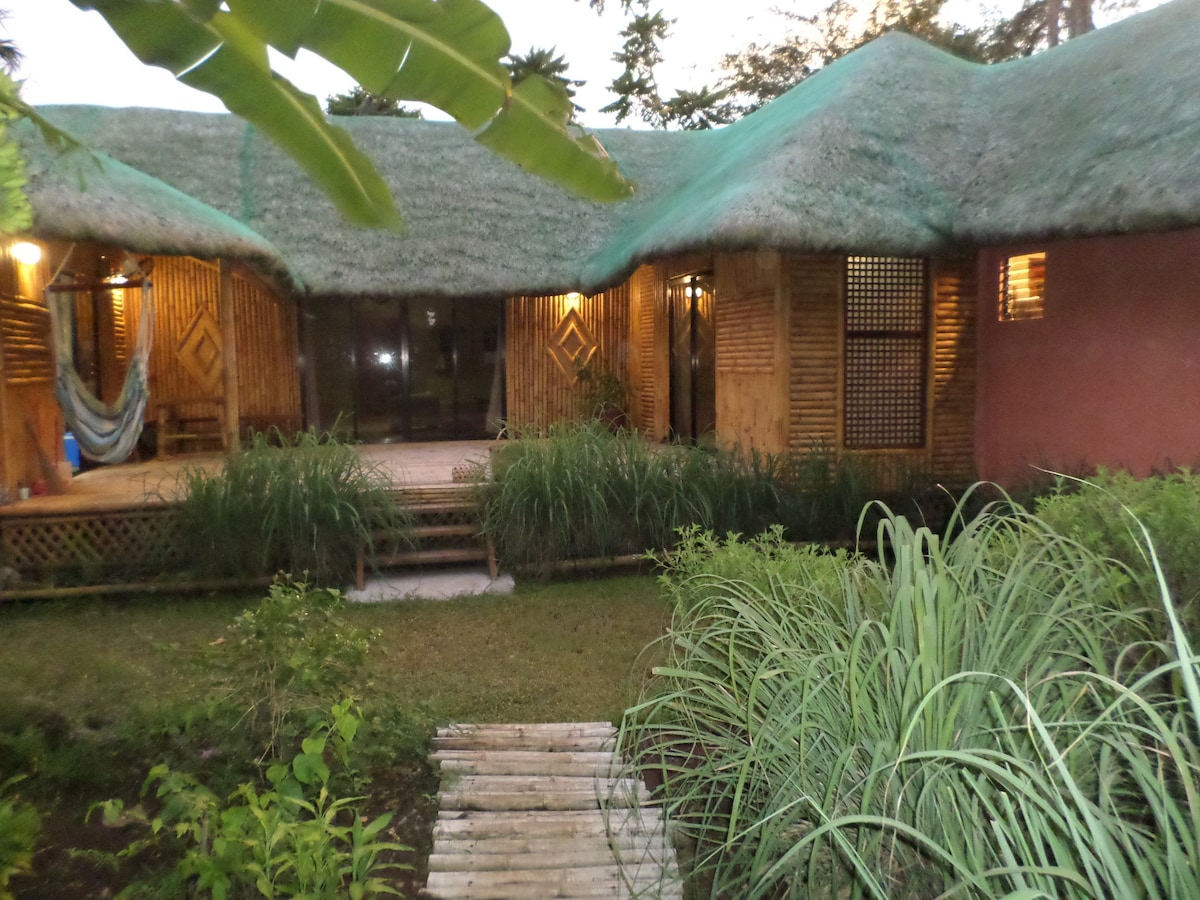 Maison en bambou, éco lodge