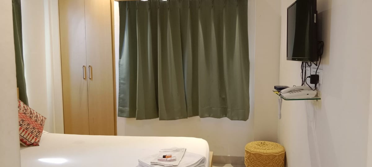 Private room by La Cresta Inn
