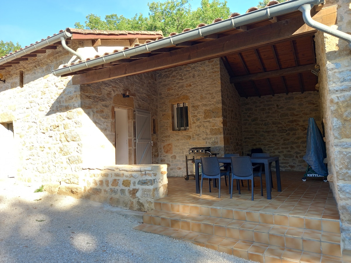 Maison avec piscine et jacuzzi en pleine nature