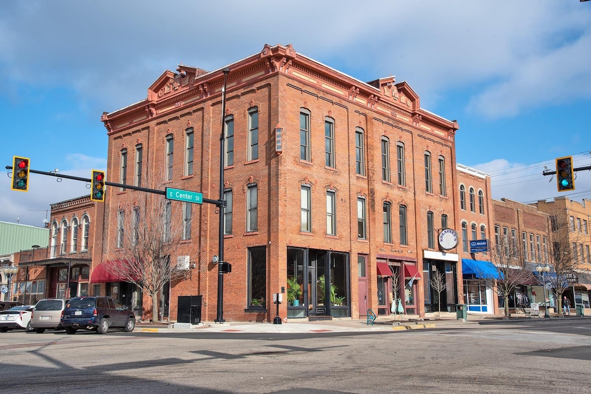 Downtown Loft with rooftop patio