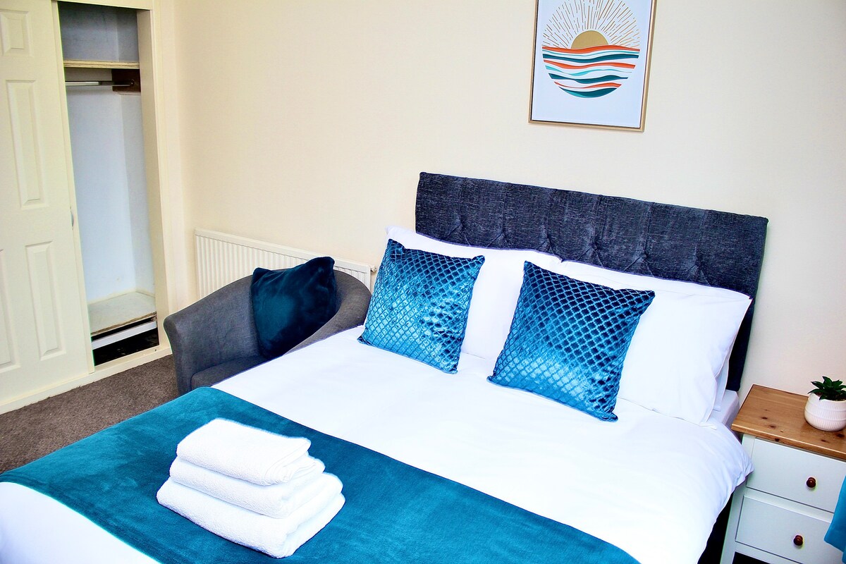 Spacious Two bedrooms accommodation Free Parking!
