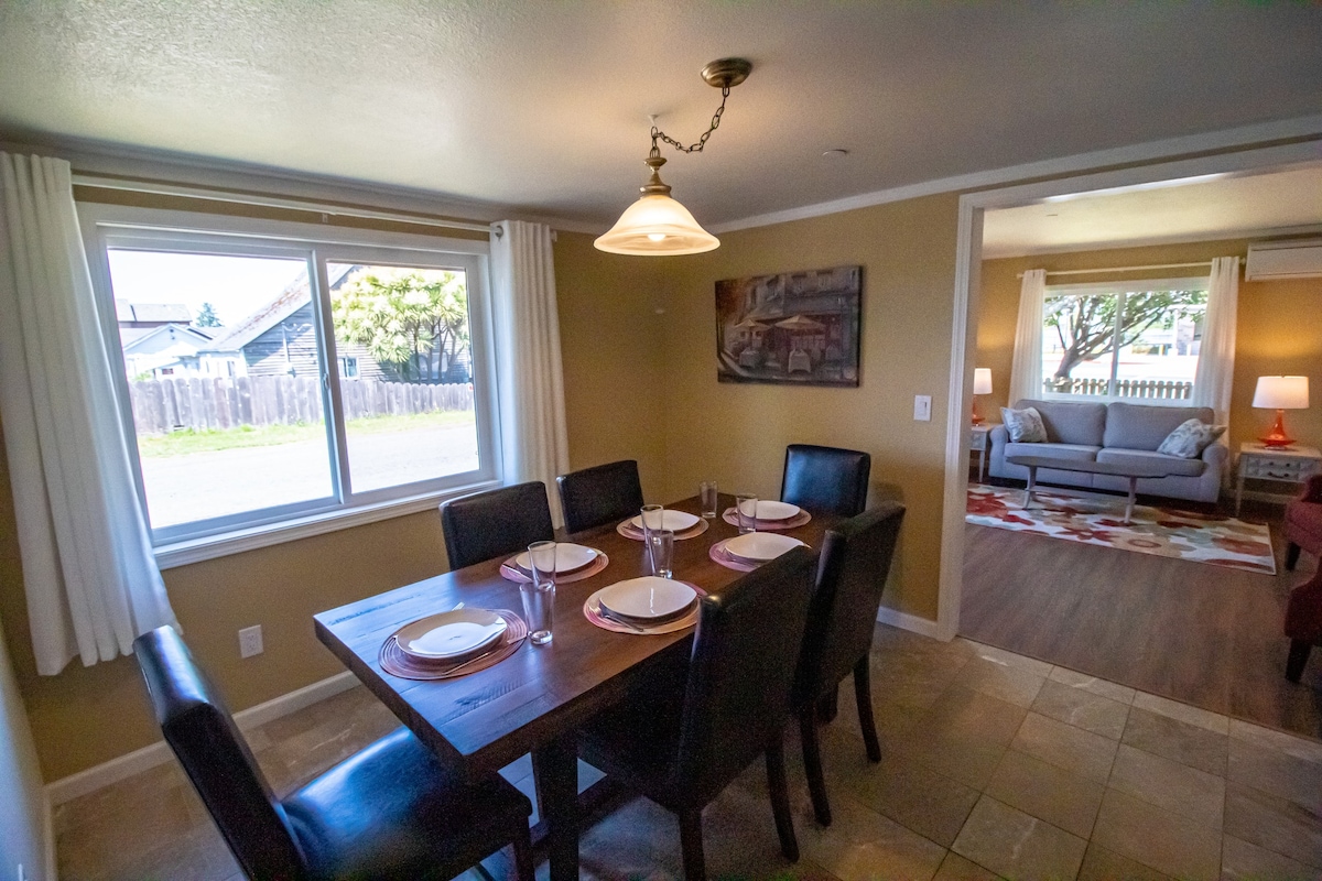 The Eastside Escape: 3BR 2BA Home in Coos Bay