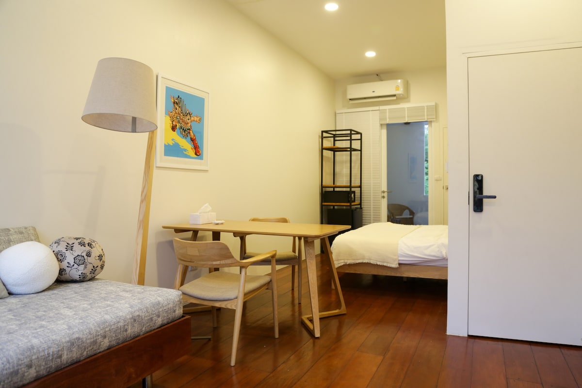 1 bedroom 1 bathroom with breakfast at Aroon cafe