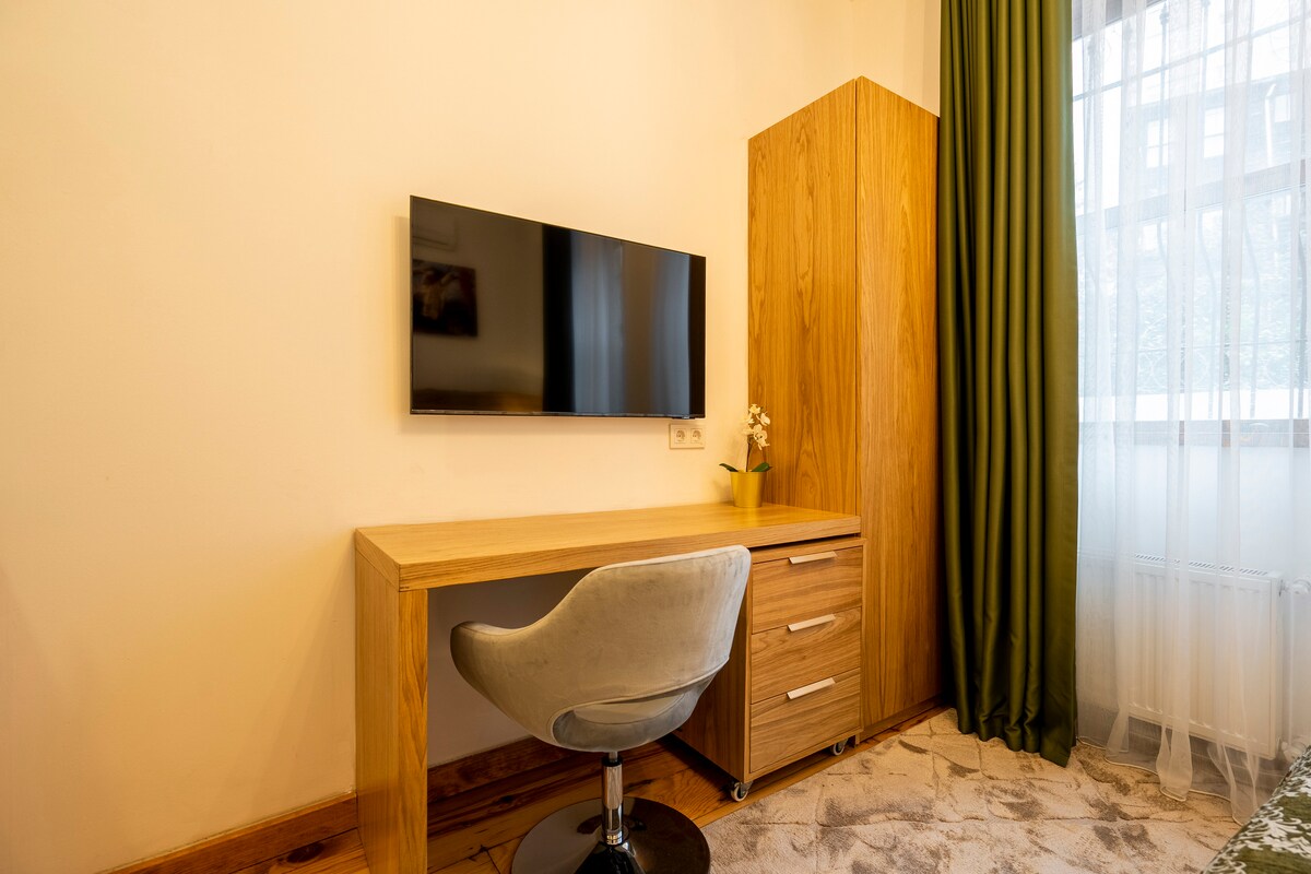 Cihangir Antique street,completely new Suite room2