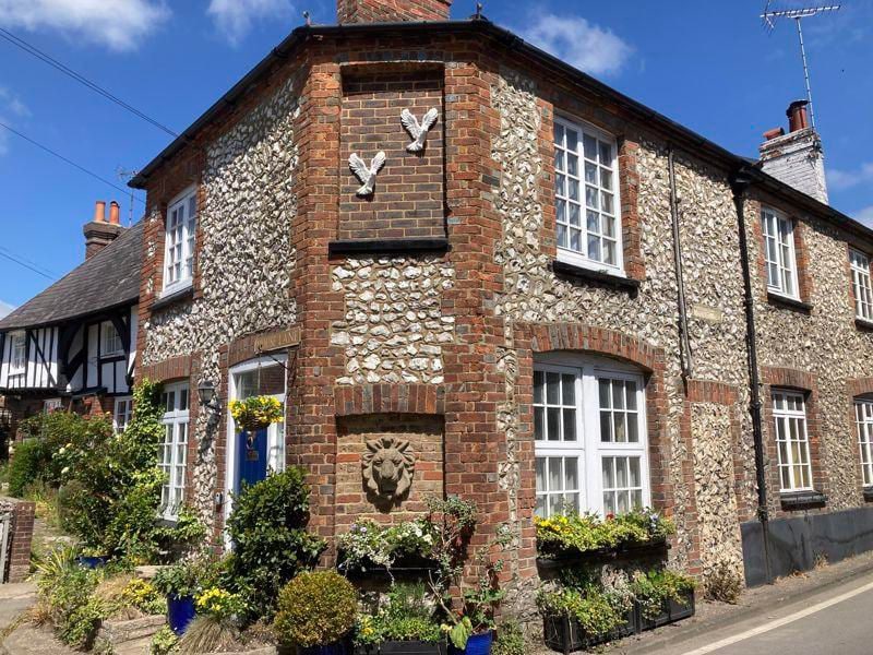 Cosy 1740s cottage in the heart of Steyning