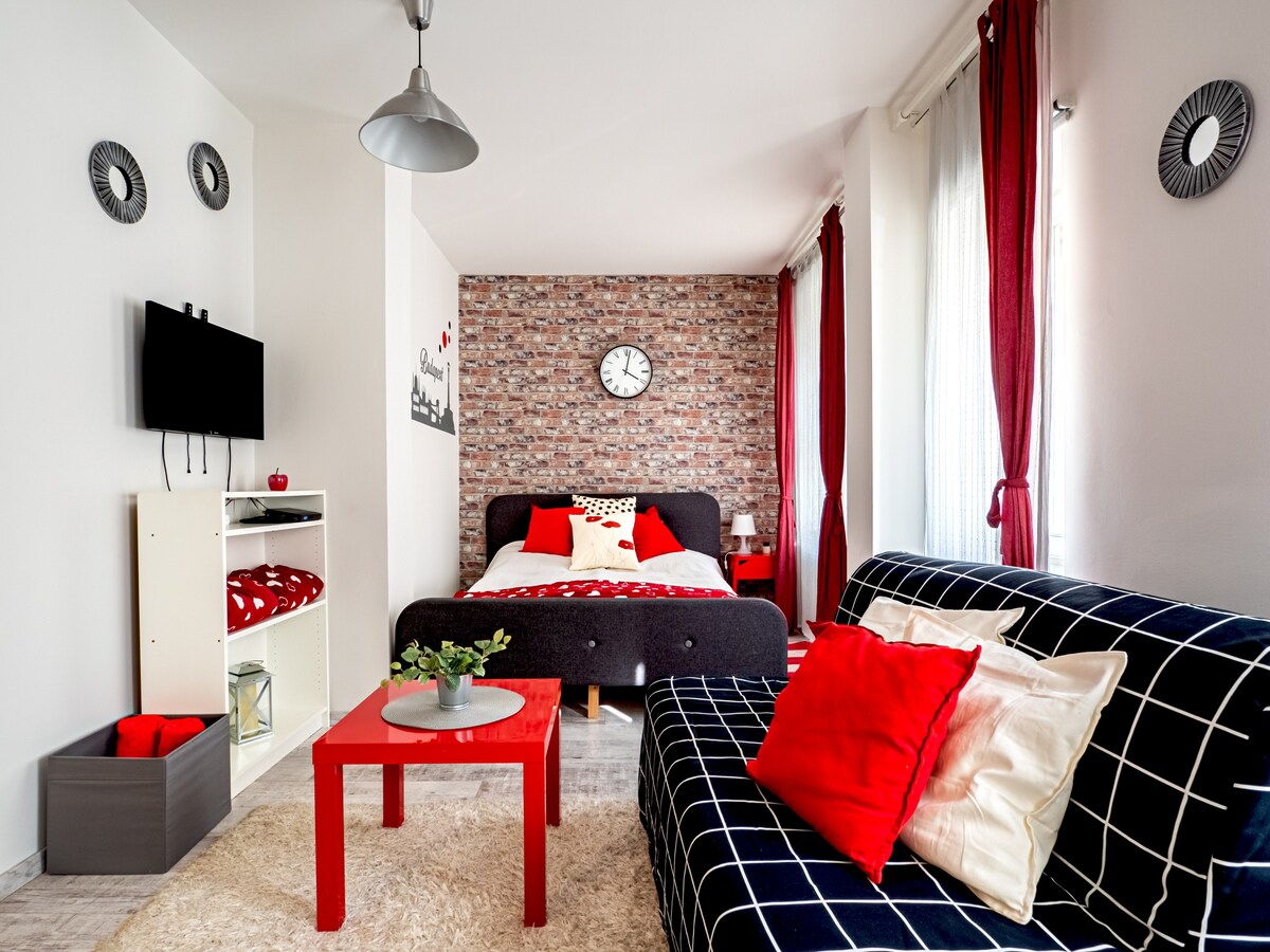 Colors Apartment - Red