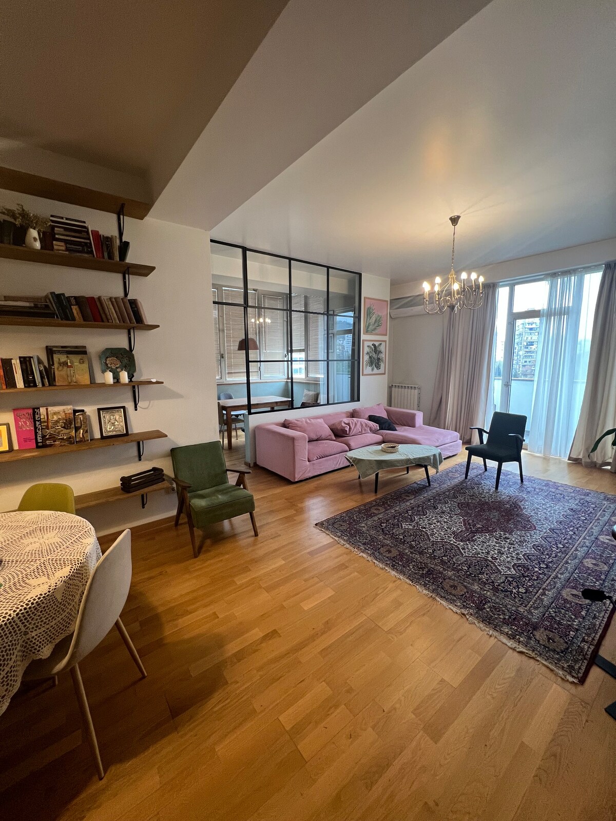 Stylish and Cozy Apt. next to the PARK