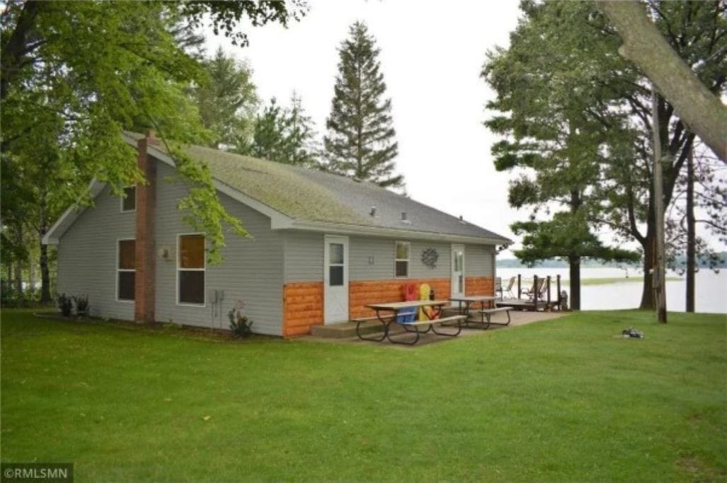 Cabin by the lake in Aitkin