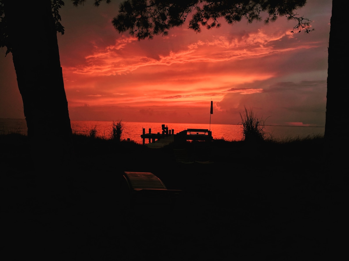 House of the Setting Sun/Deal Island Bayfront Home