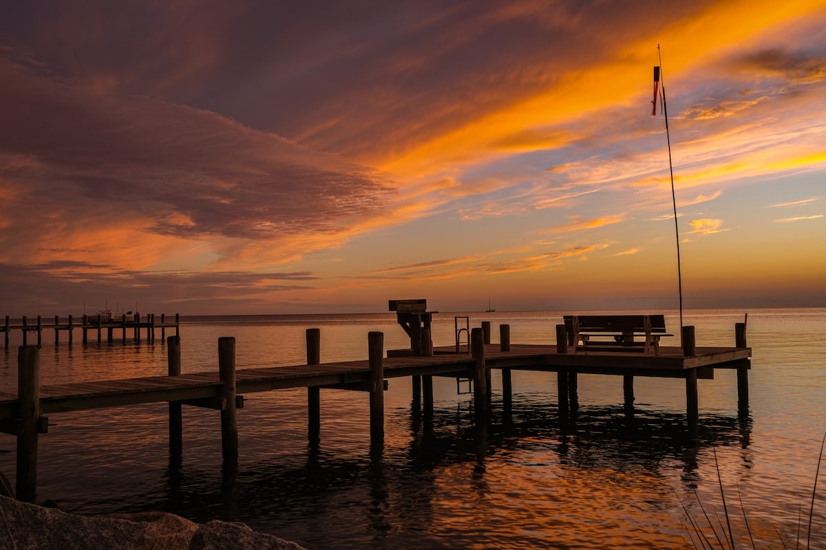 House of the Setting Sun/Deal Island Bayfront Home