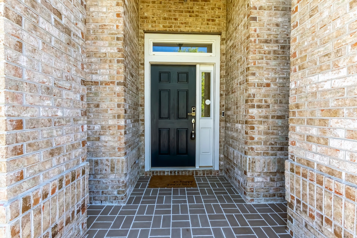 Cozy 4BR Tallahassee: Cozy, Spacious, Corn-hole