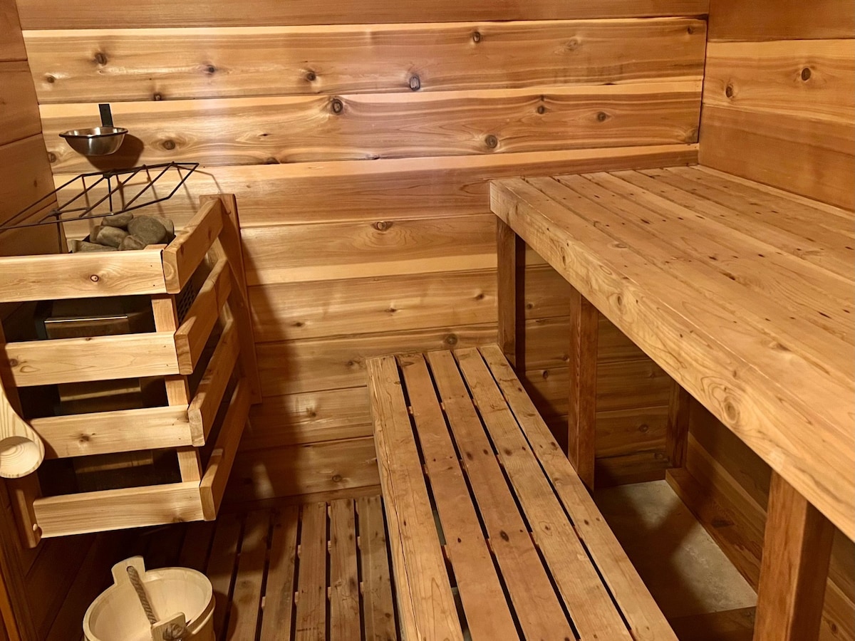 Mountain Fox Den | Sauna | Kitchen | Private