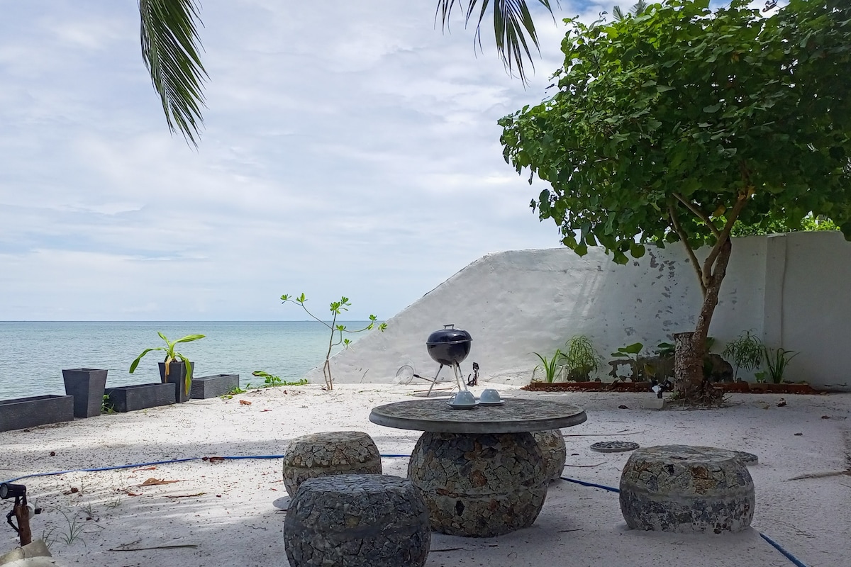 Bangka Belitung的1卧室客房-距离海滩1分钟路程
