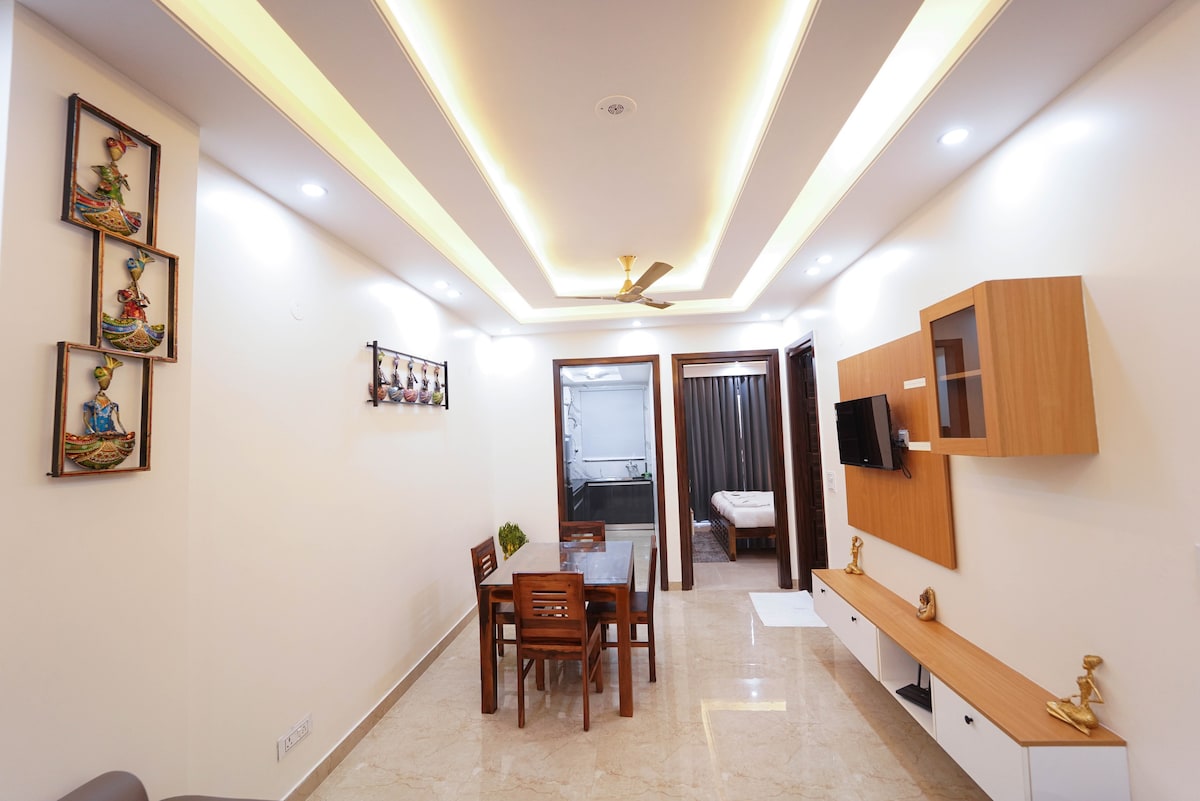 Comfy Two Bedroom Service Apartment N/b Summit DLF