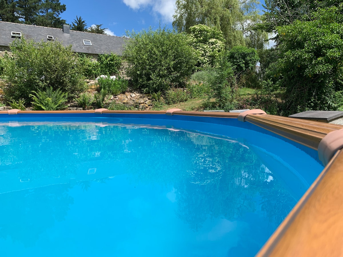 Le Louarn-longère Bretonne- piscine- RN 12 à 5 min