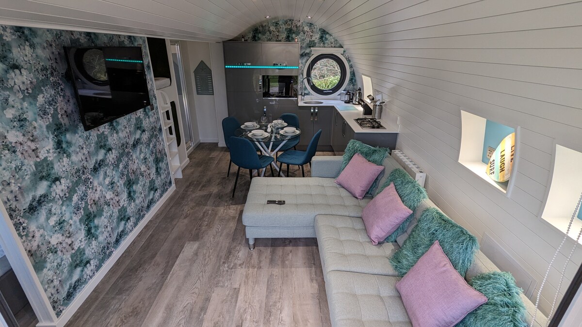 Dune-side Family Pod-lodge + Hot Tub near St Ives