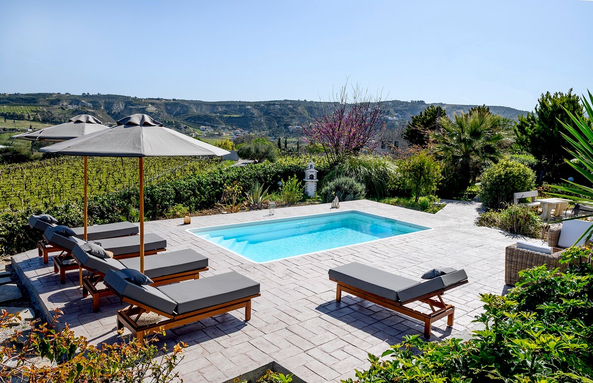 Private Villa with Pool in Heraklion