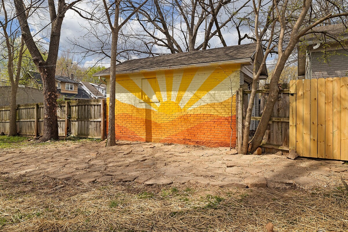 Boho BnB~LOCATION~FirePit~4min to Downtown