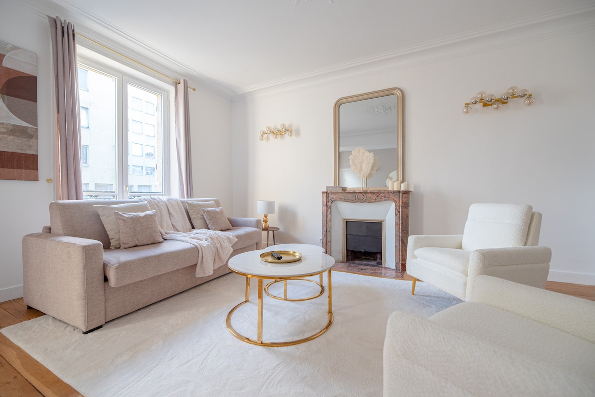 Stylish Home near Champs Élysées & Arc de Triomphe