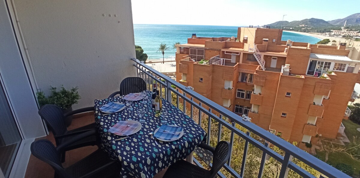 Arena appartment in city centre, 100m from the sea
